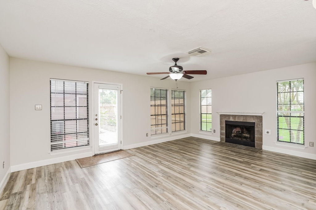 17263 Saturn Lane - Photo 3