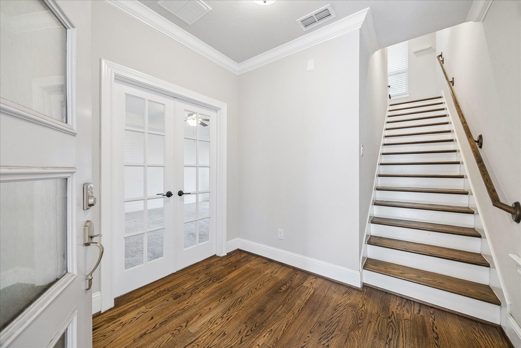 1704 Oak Leaf Pass Drive - Photo 2