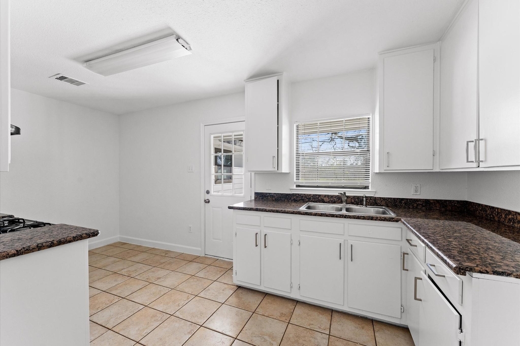 5326 Newkirk Lane - Photo 8