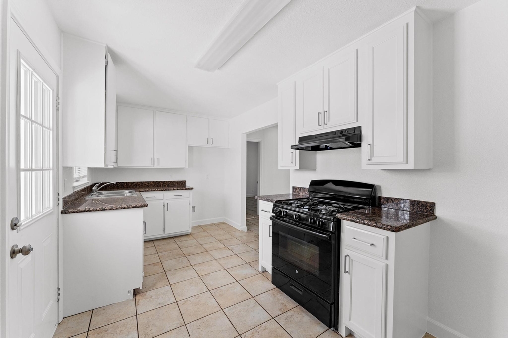 5326 Newkirk Lane - Photo 7