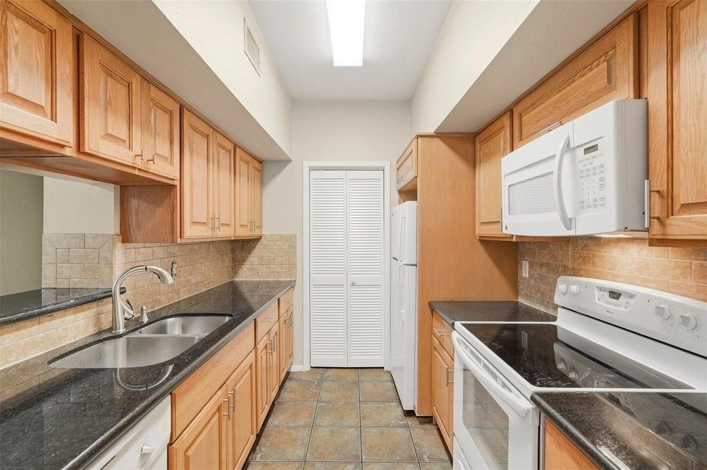 2025 Augusta Drive - Photo 9