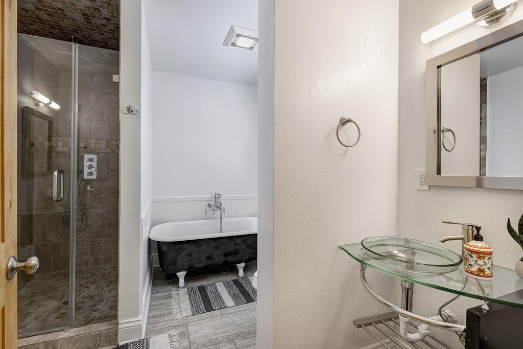 1811 Marshall Street - Photo 9