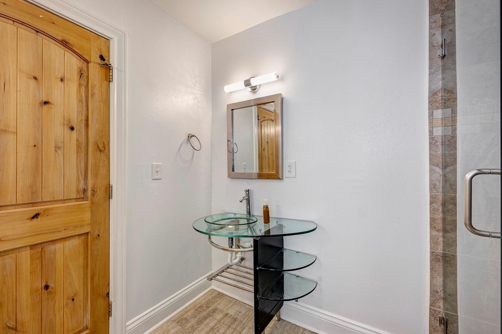 1811 Marshall Street - Photo 10