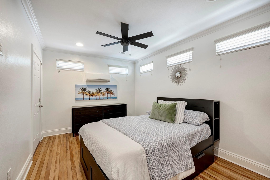 1811 Marshall Street - Photo 13