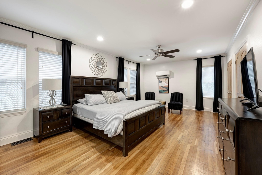1811 Marshall Street - Photo 8