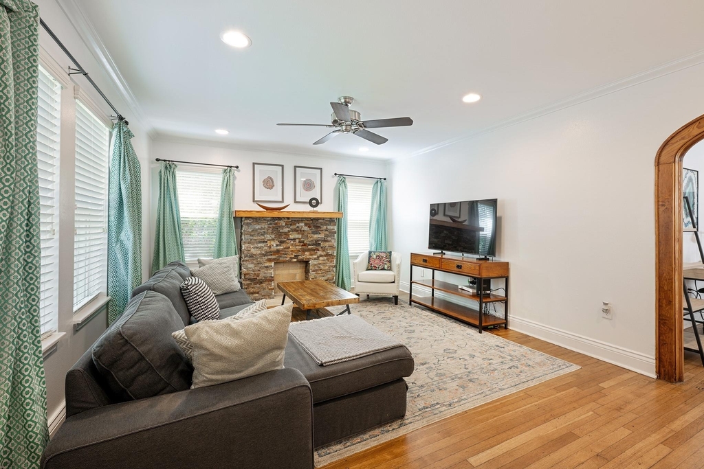1811 Marshall Street - Photo 1