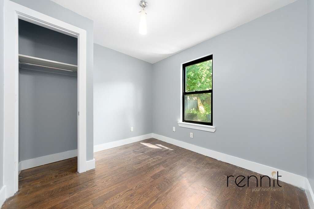 1160 Halsey Street - Photo 4