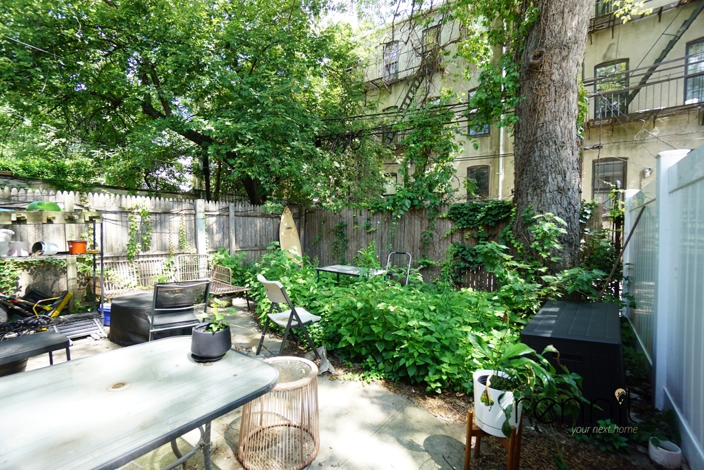 1160 Halsey Street - Photo 0