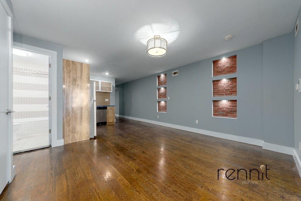 1160 Halsey Street - Photo 2