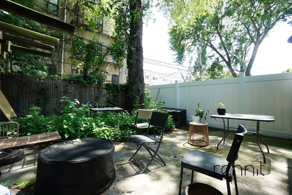 1160 Halsey Street - Photo 1