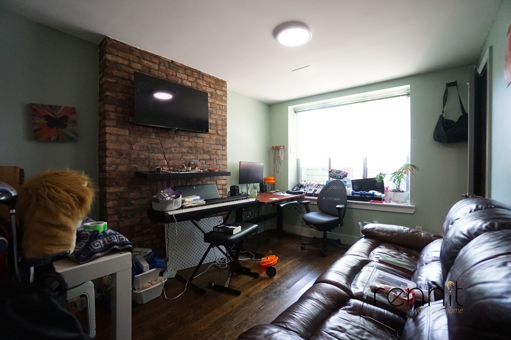 1160 Halsey Street - Photo 5