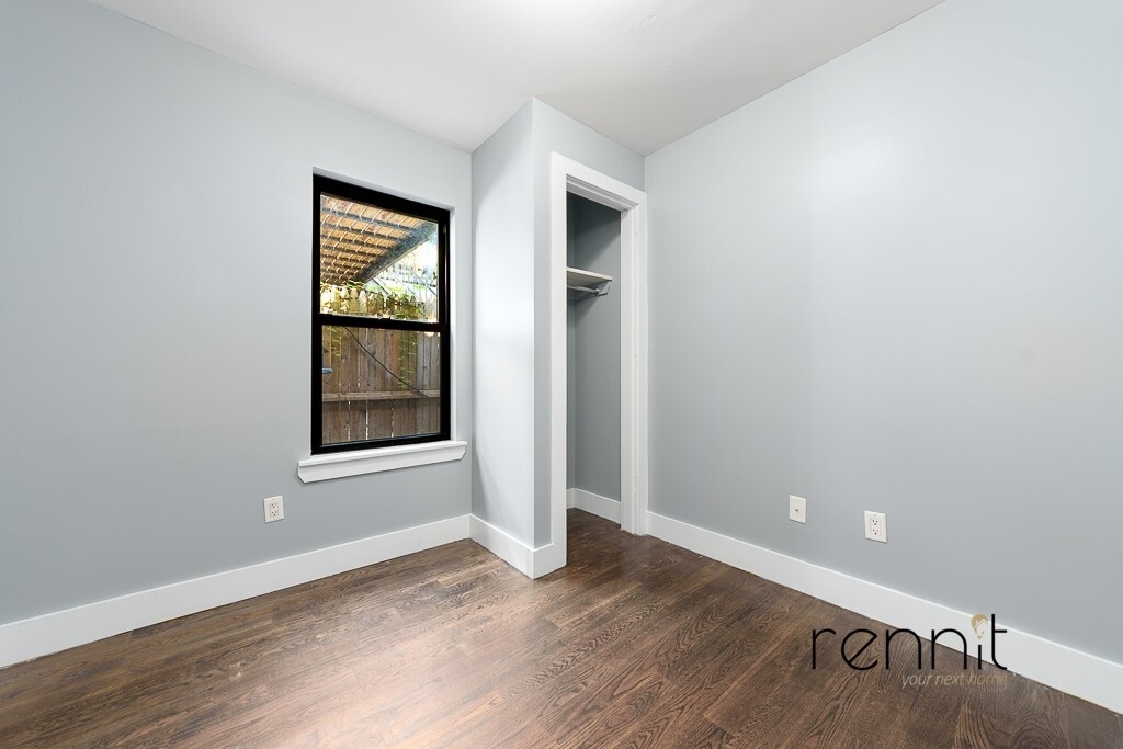 1160 Halsey Street - Photo 8