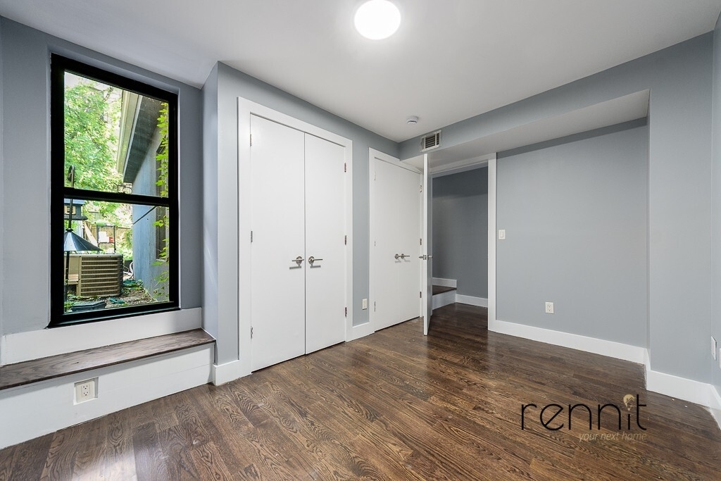 1160 Halsey Street - Photo 6