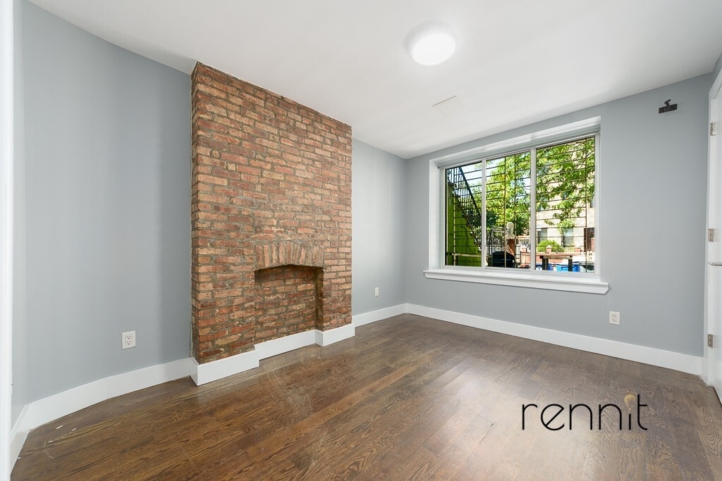 1160 Halsey Street - Photo 3