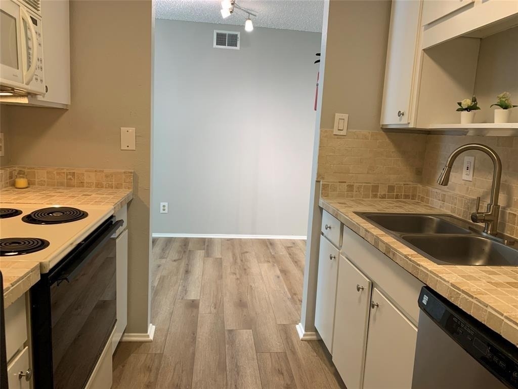 10049 Westpark Drive - Photo 17