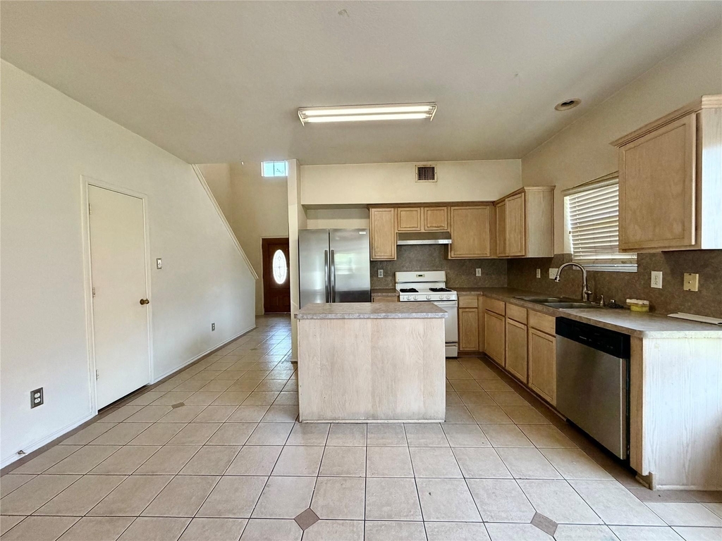 2305 Ames Street - Photo 6