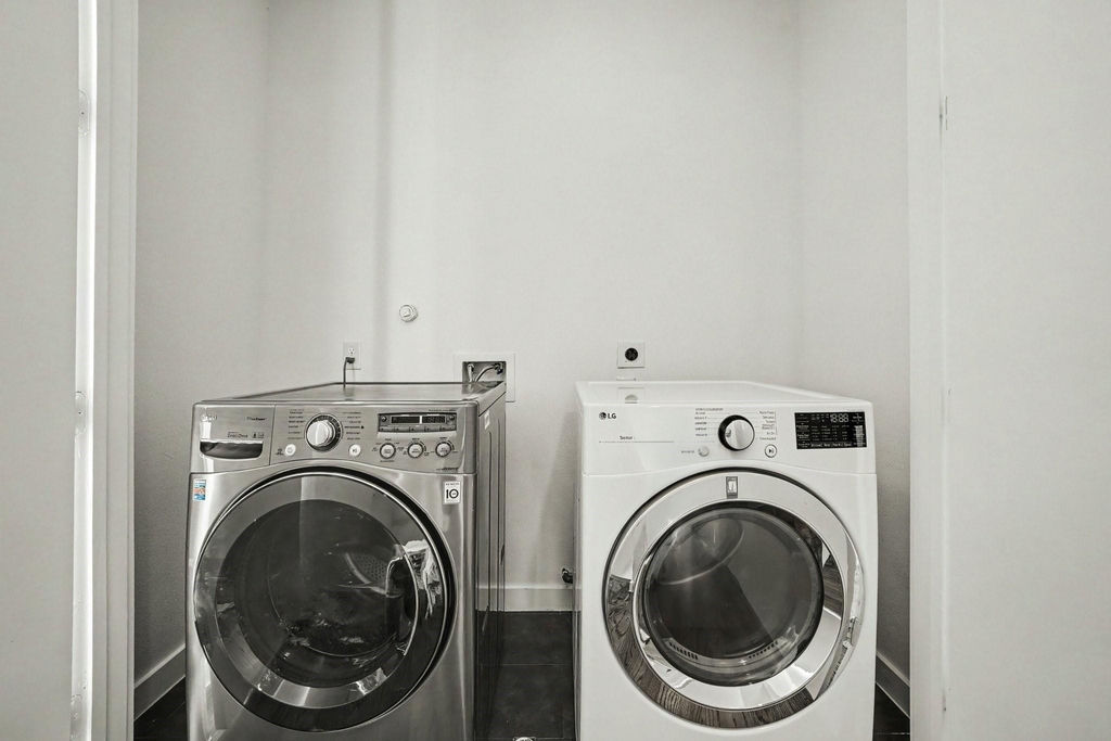 910 W 19th Street - Photo 19