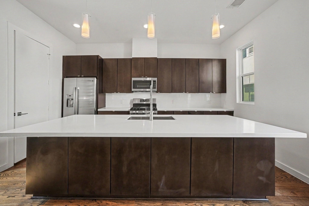910 W 19th Street - Photo 9