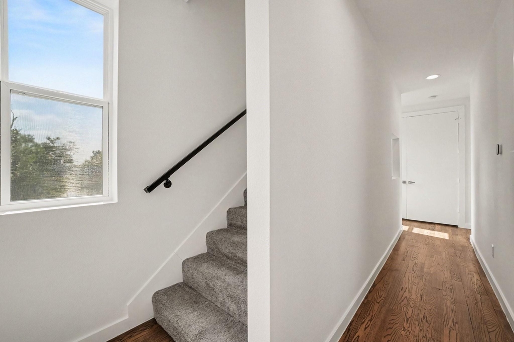 910 W 19th Street - Photo 23