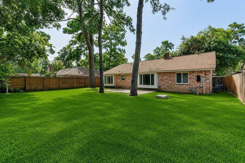 9719 Halkirk Street - Photo 28