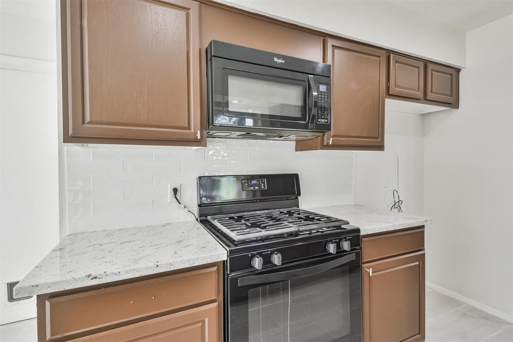 9719 Halkirk Street - Photo 10