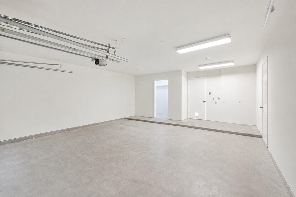 9719 Halkirk Street - Photo 29