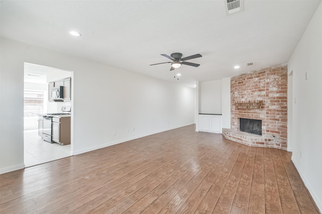 9719 Halkirk Street - Photo 7
