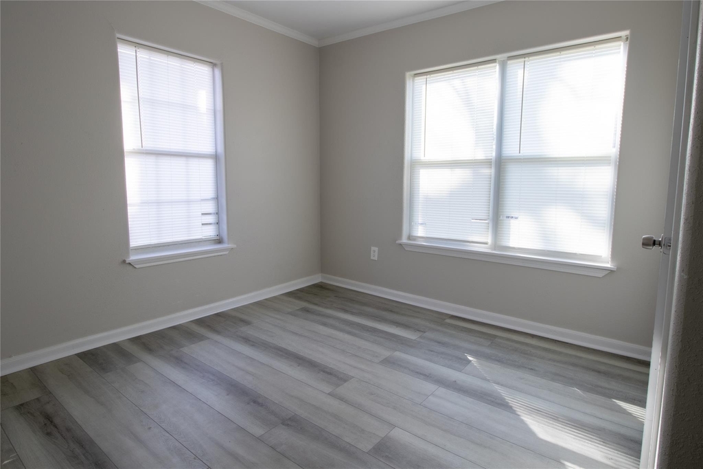 218 E Hunnicutt Street - Photo 8