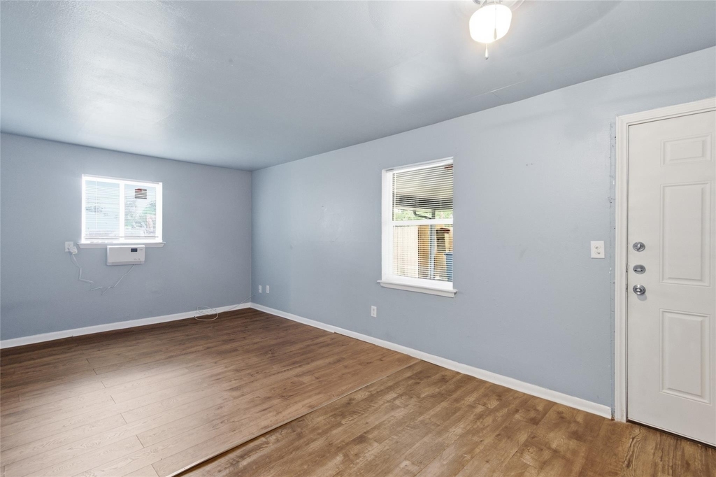 6318 Laramie Street - Photo 3