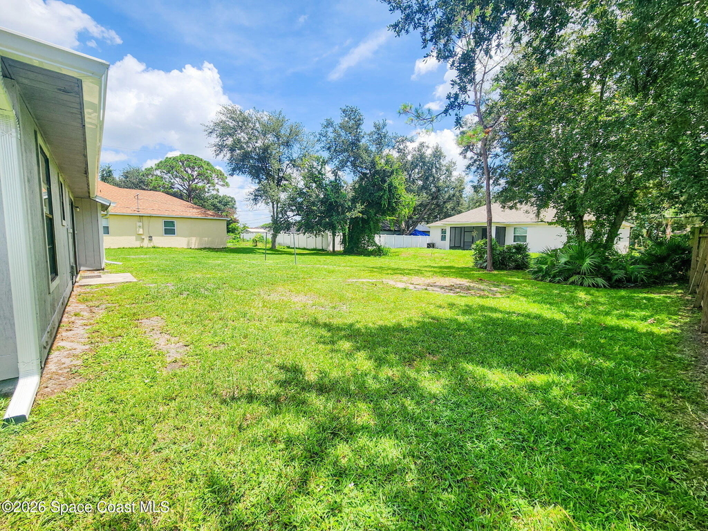 821 Hawaii Avenue Nw - Photo 21