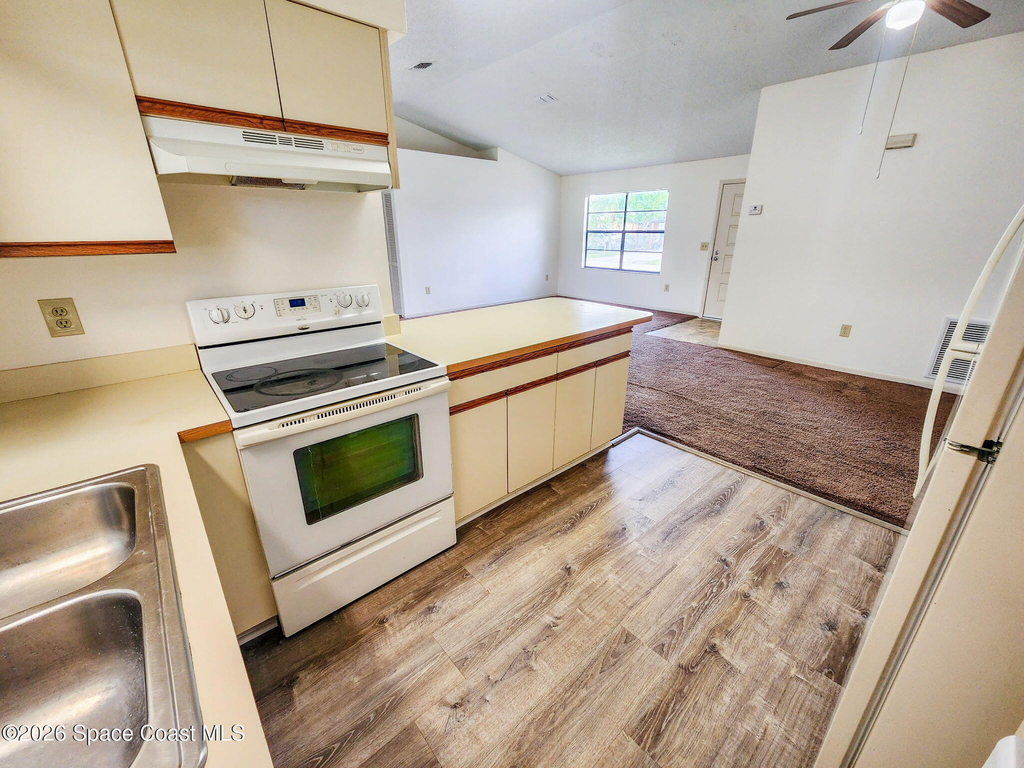 821 Hawaii Avenue Nw - Photo 6