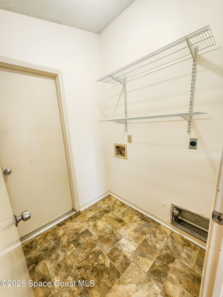 821 Hawaii Avenue Nw - Photo 1