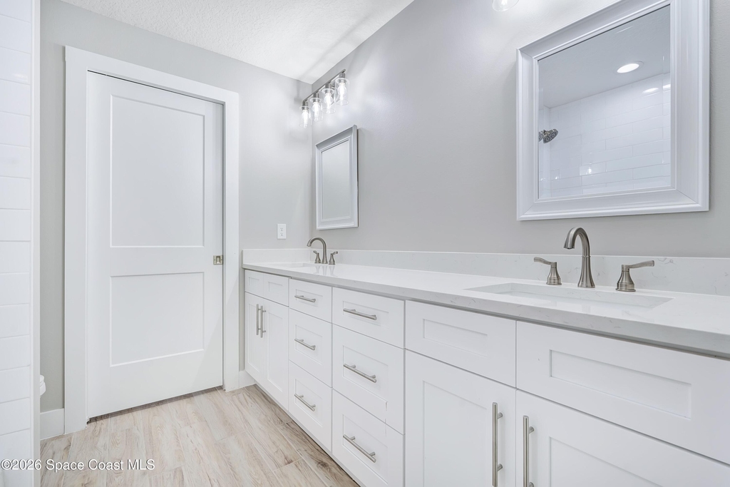 857 Dunbar Street N - Photo 9