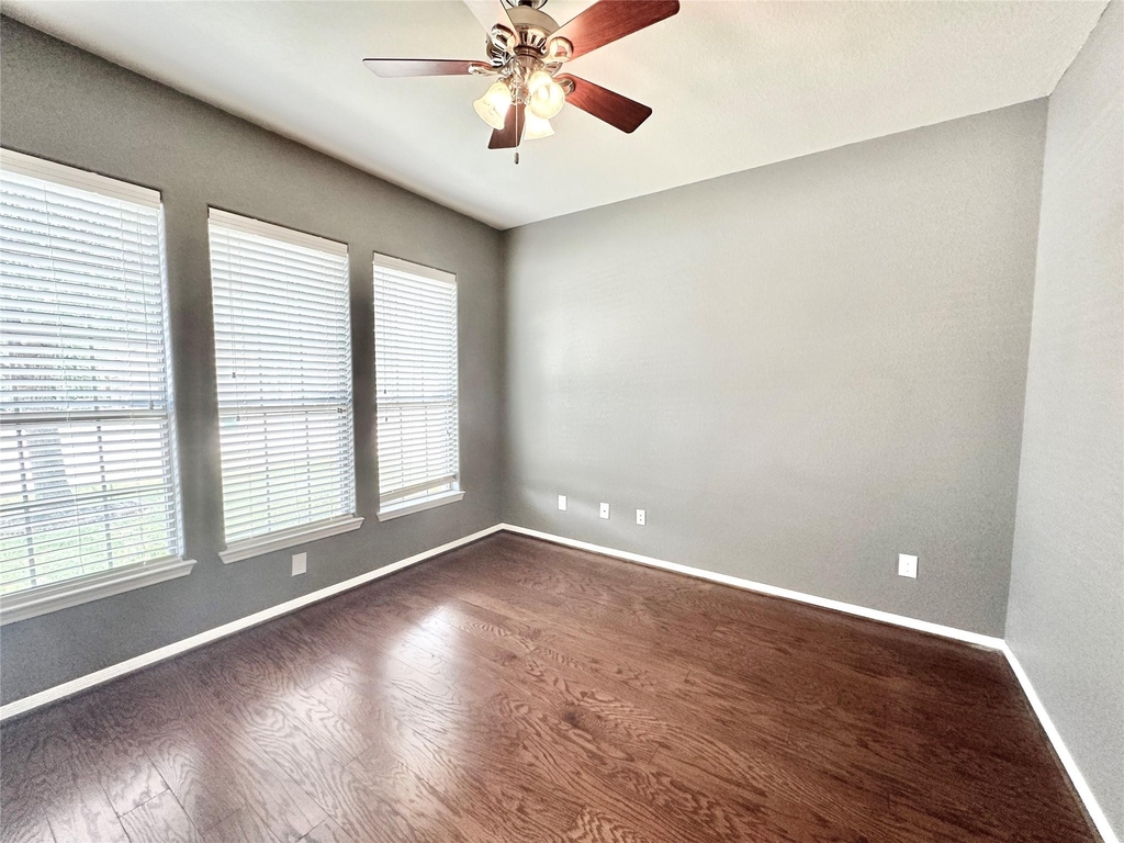 25323 Lisburn Drive - Photo 4