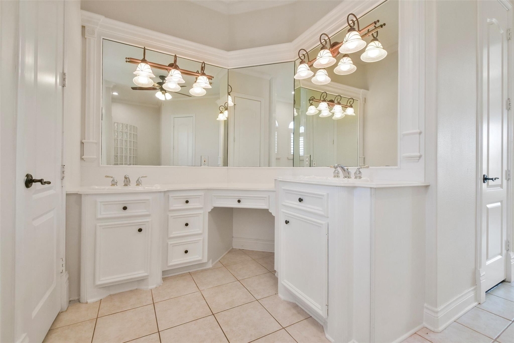 8114 Hideaway Lake Circle - Photo 22