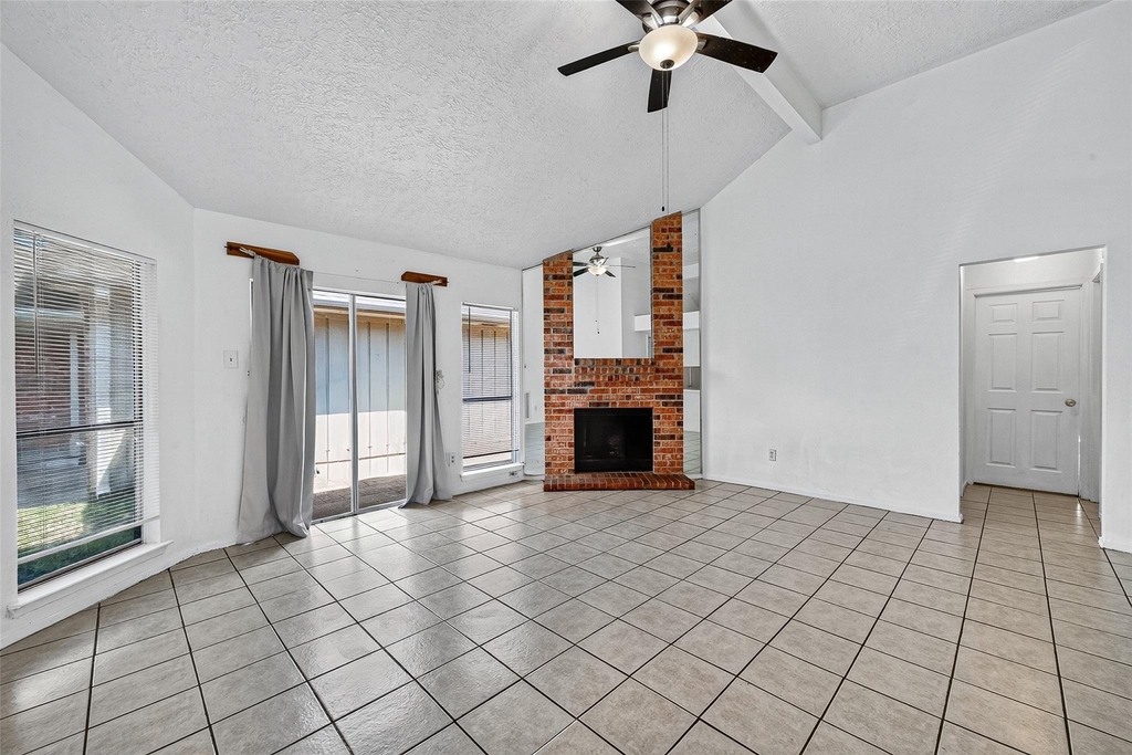 4632 Greenwood Drive - Photo 4