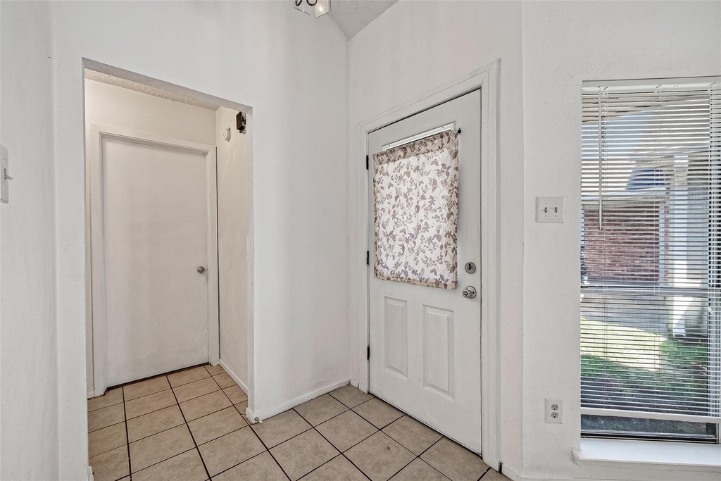 4632 Greenwood Drive - Photo 2
