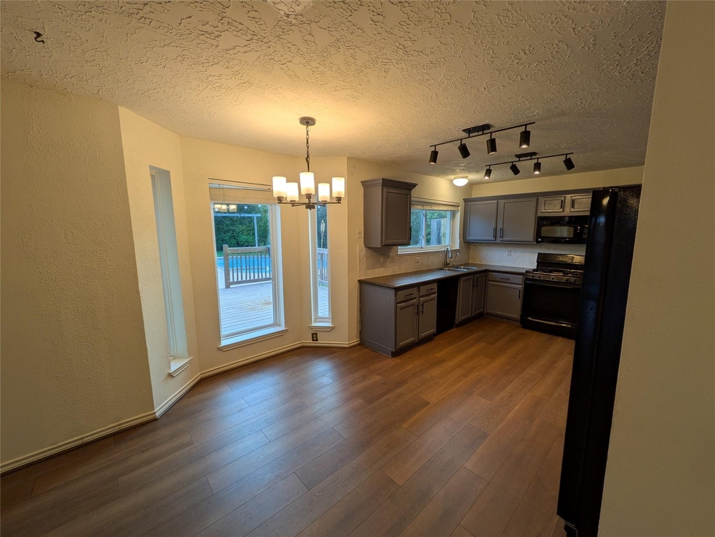 17054 Cairnlassie Street - Photo 6
