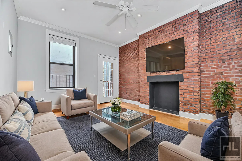 East 7 Street - Photo 2