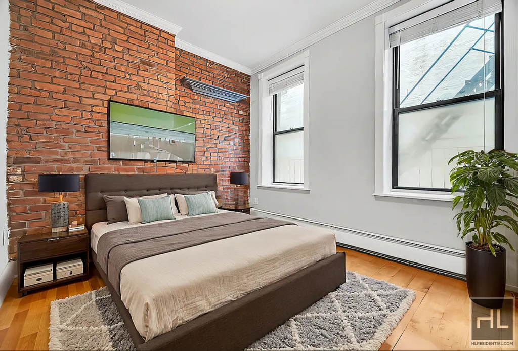 East 7 Street - Photo 1