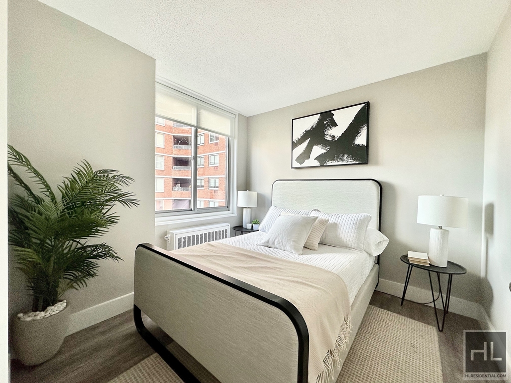 2nd Avenue - Photo 4
