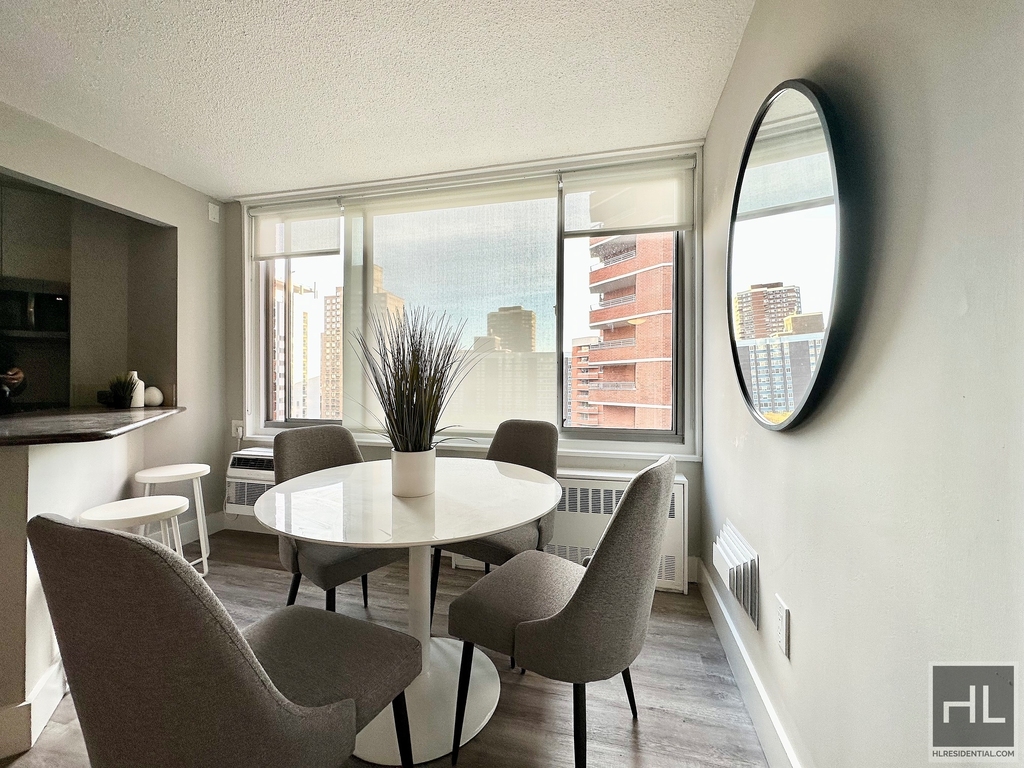 2nd Avenue - Photo 3