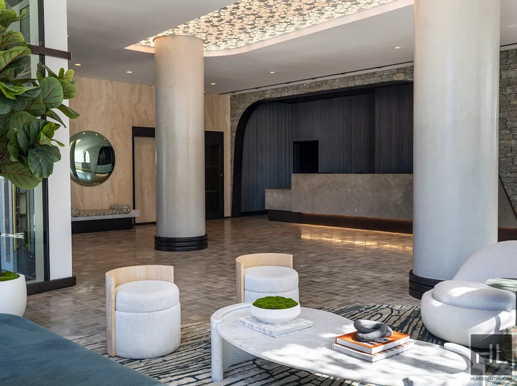 10th Avenue - Photo 11