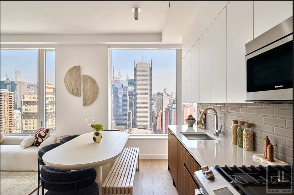10th Avenue - Photo 3