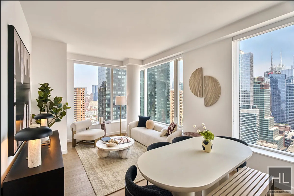 10th Avenue - Photo 1