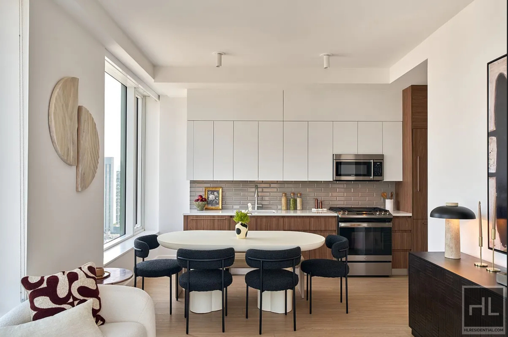 10th Avenue - Photo 2