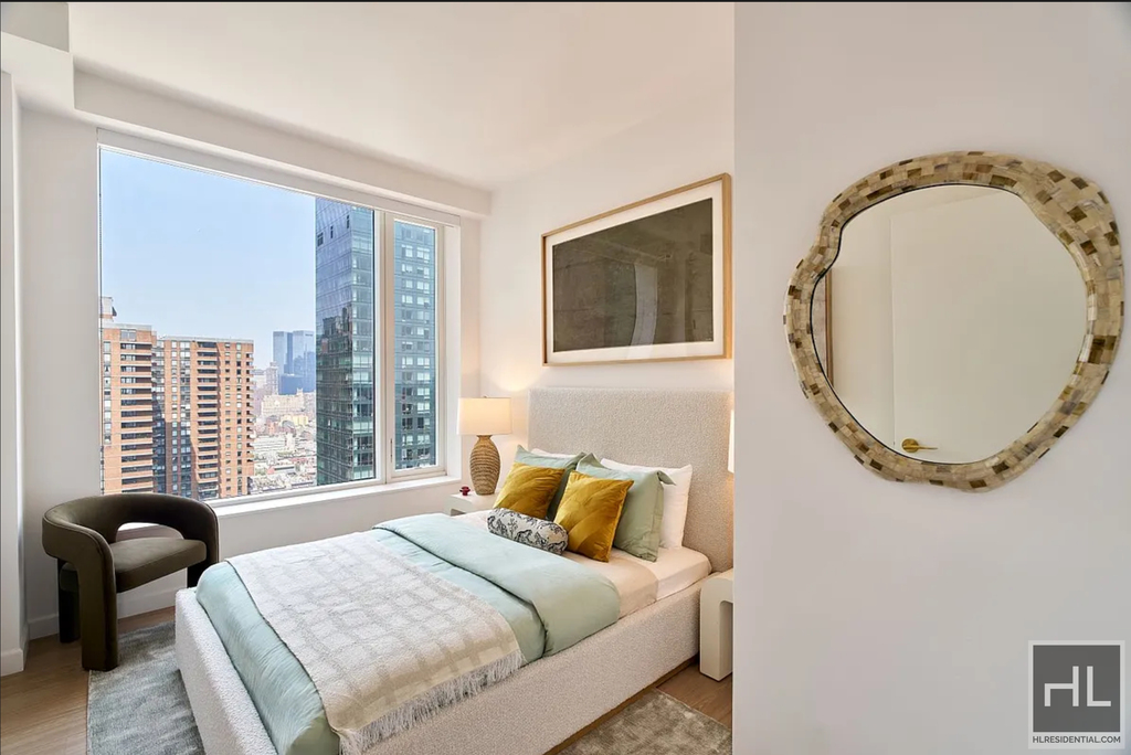 10th Avenue - Photo 6