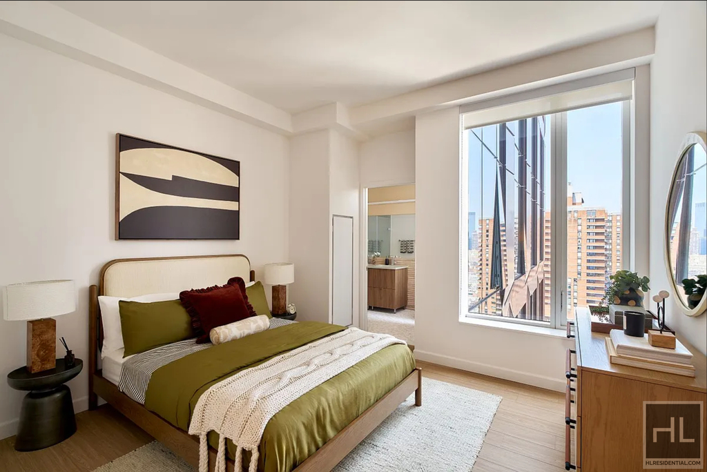 10th Avenue - Photo 4