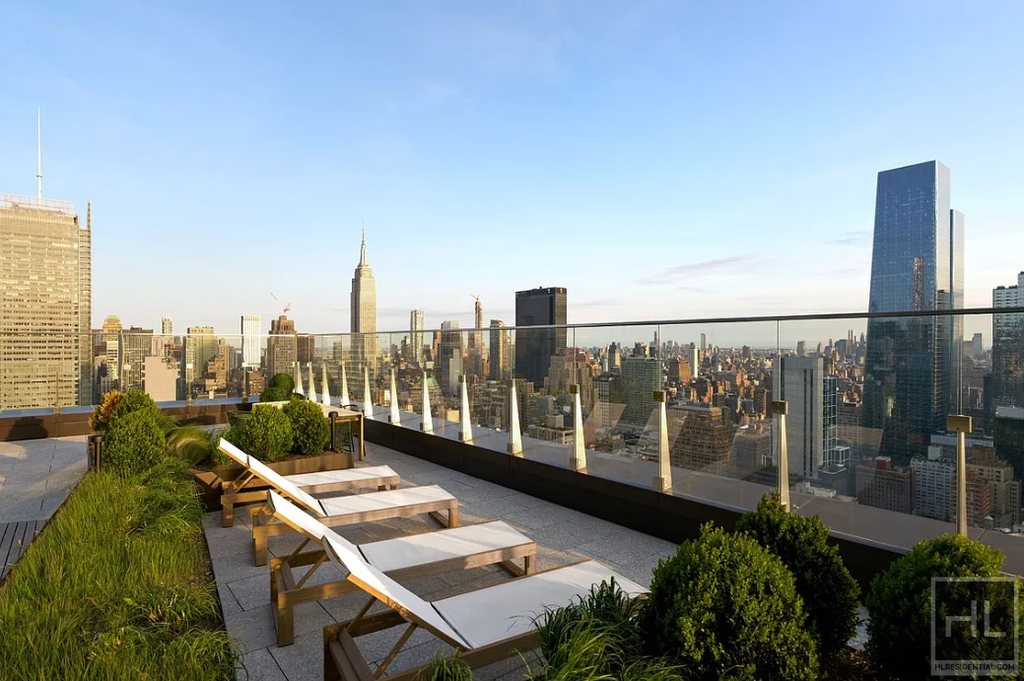10th Avenue - Photo 10