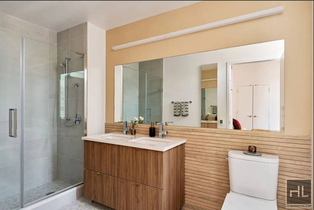 10th Avenue - Photo 5